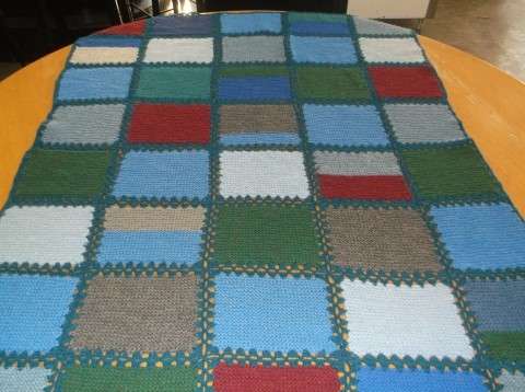VINTAGE KNITTED BLANKET / SQUARES